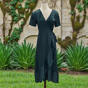 Simplee Green Satin Wrap Dress Medium Leopard‎ Print Midi Tie Waist Elegant